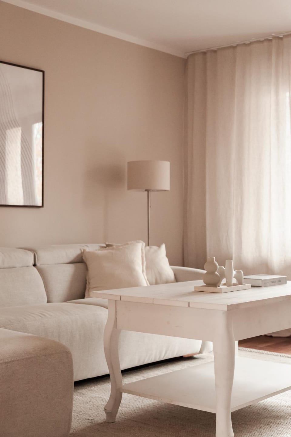 Bed, Living room