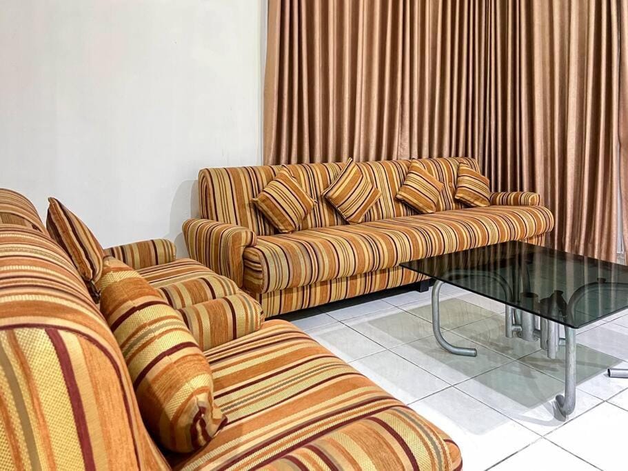 Large Villa 3BR Cieumbuleuit near PVJ & Cihamplas by 2ndHome Villa in Parongpong