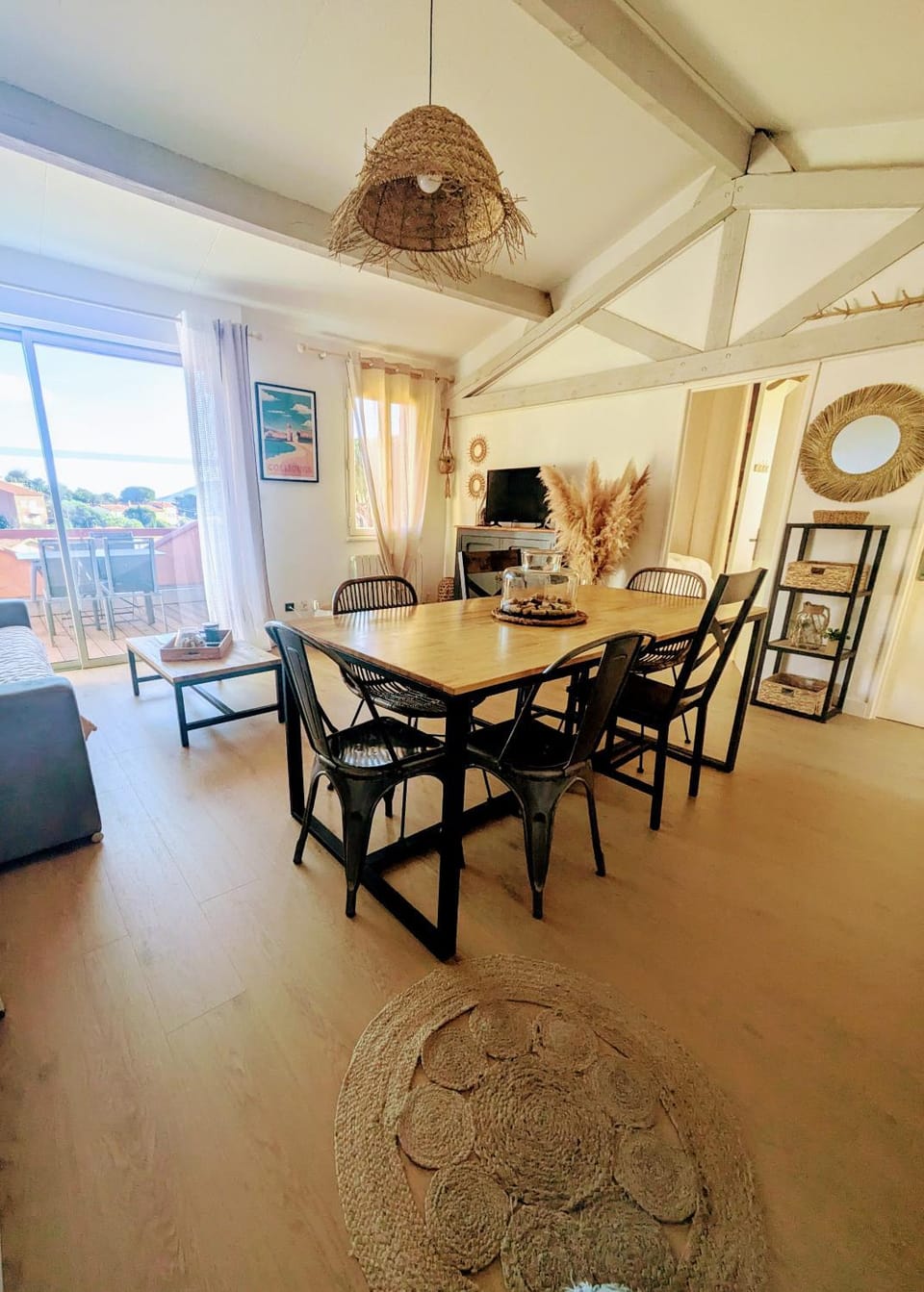 Living room, Dining area
