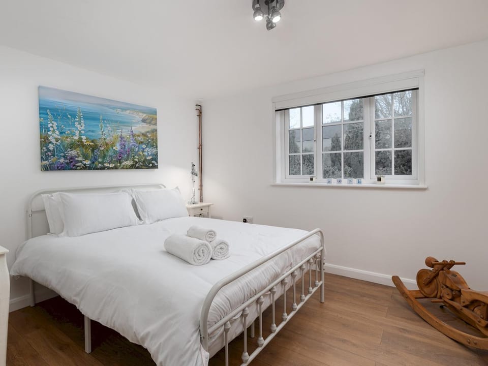 Bed, Bedroom, towels, wardrobe