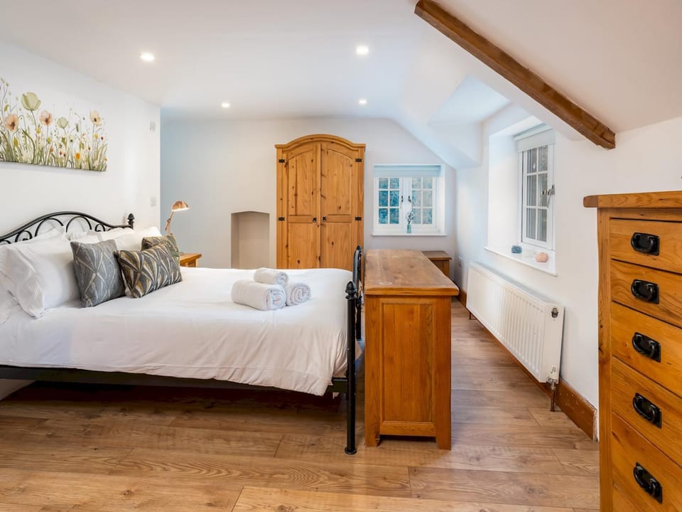 Bed, Bedroom, towels, wardrobe