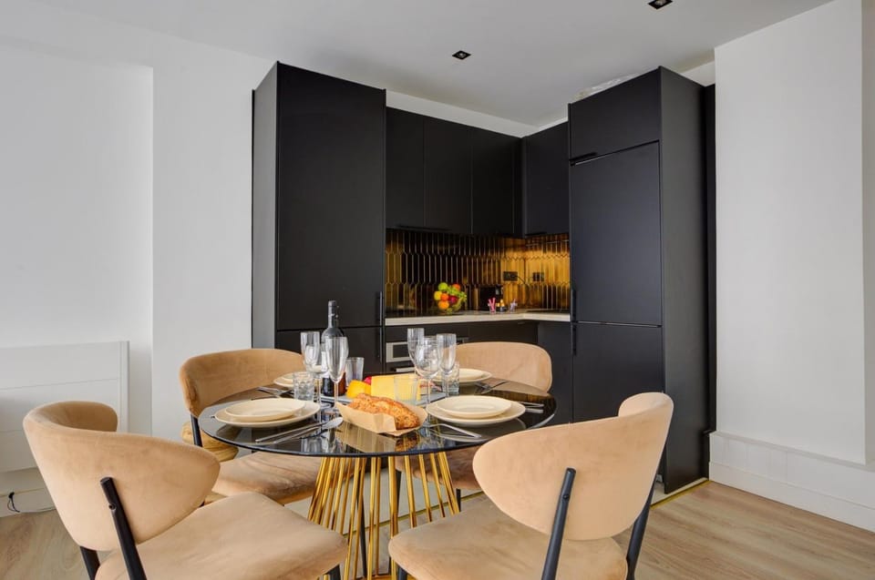 Food and drinks, Dining area