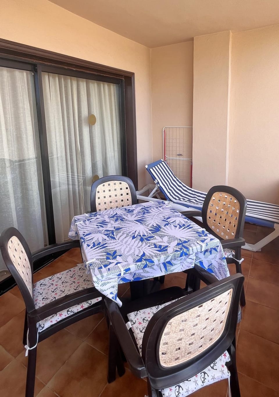 Seating area, Dining area