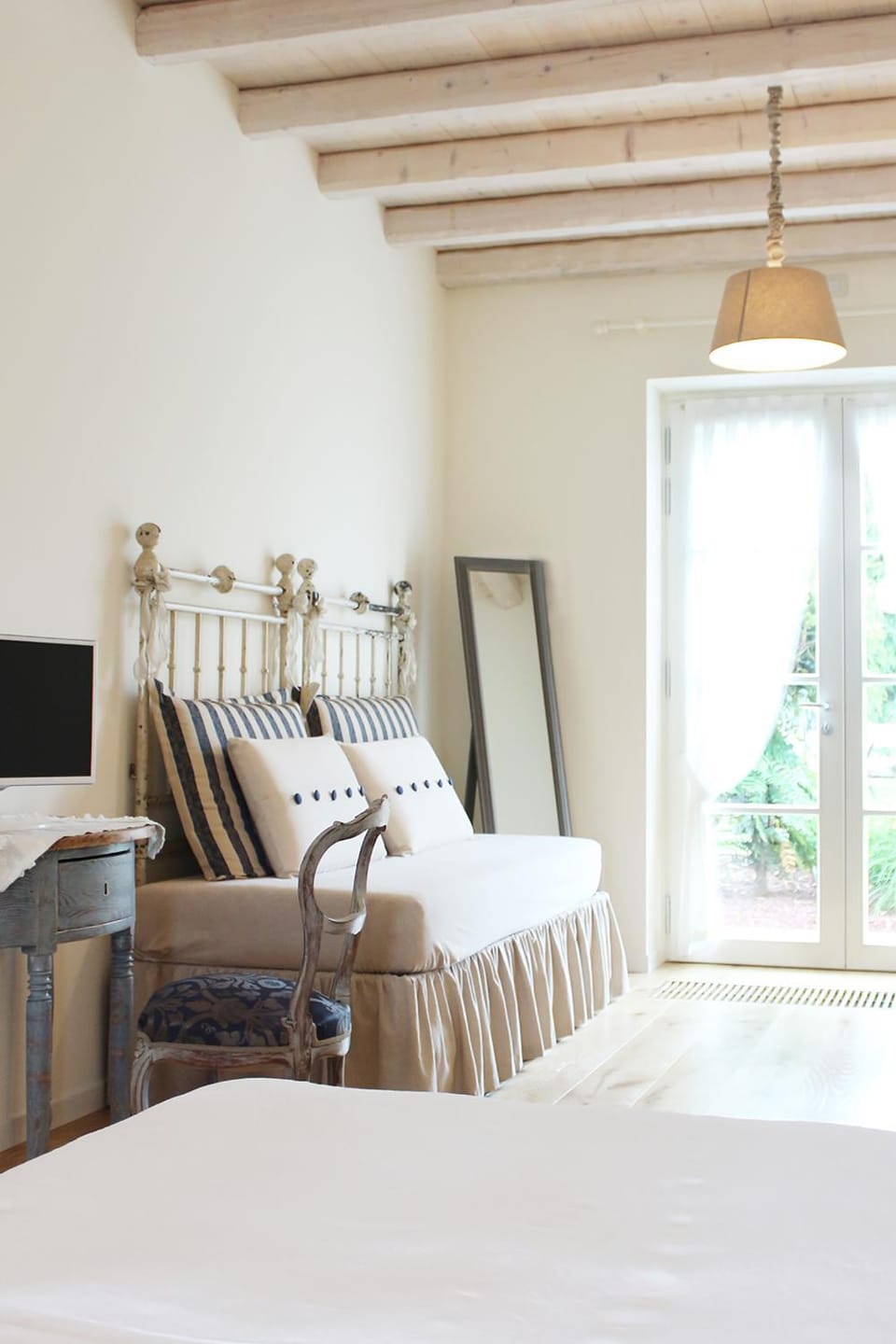 TV and multimedia, Photo of the whole room, Bedroom