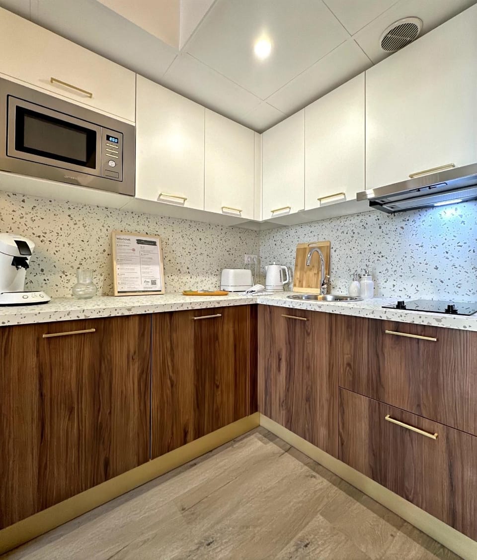 Coffee/tea facilities, Kitchen or kitchenette, Breakfast, stove, toaster
