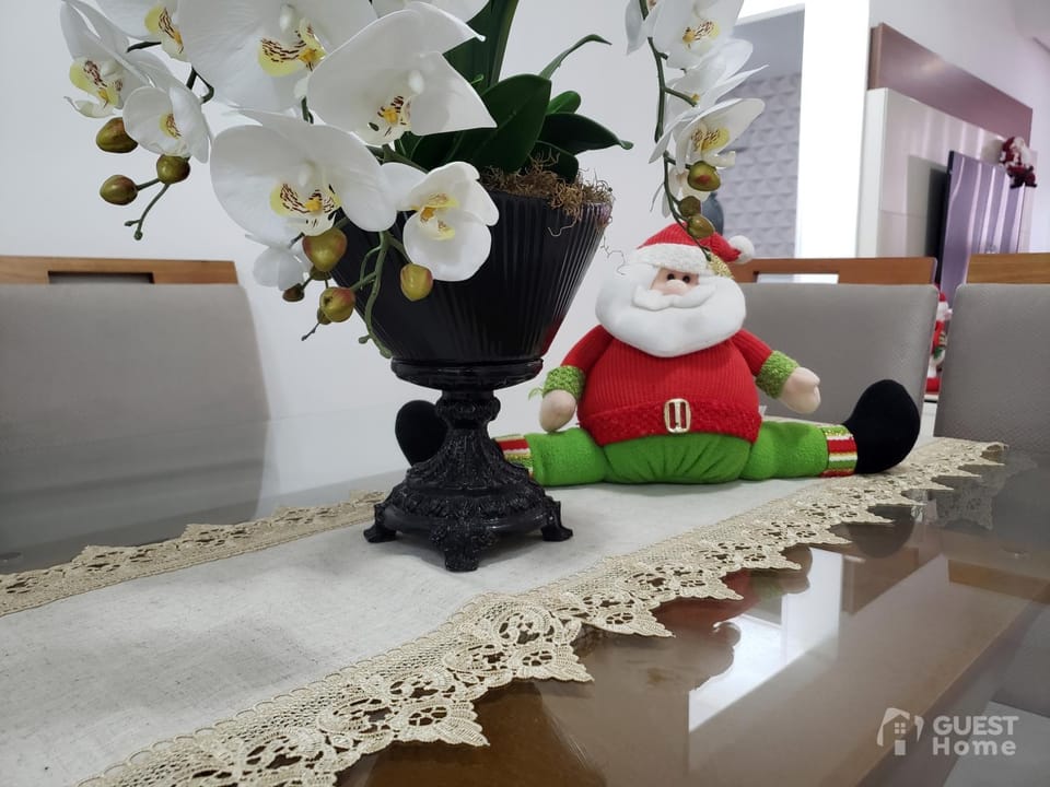 Living room, Decorative detail, Seating area, Dinner, Dinner