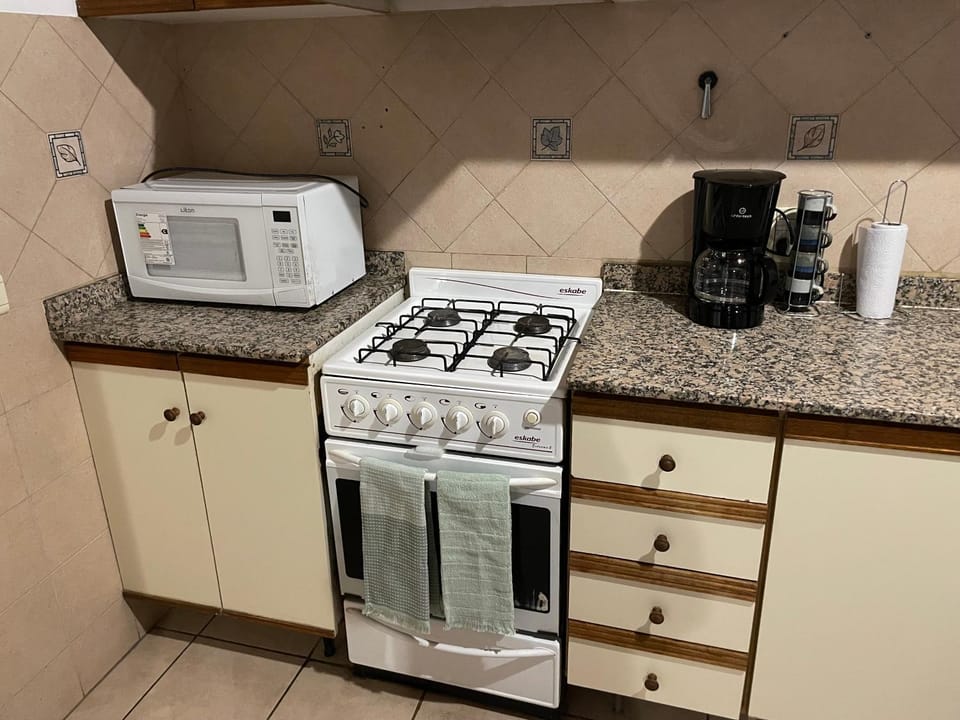 Coffee/tea facilities, microwave, oven, kitchen