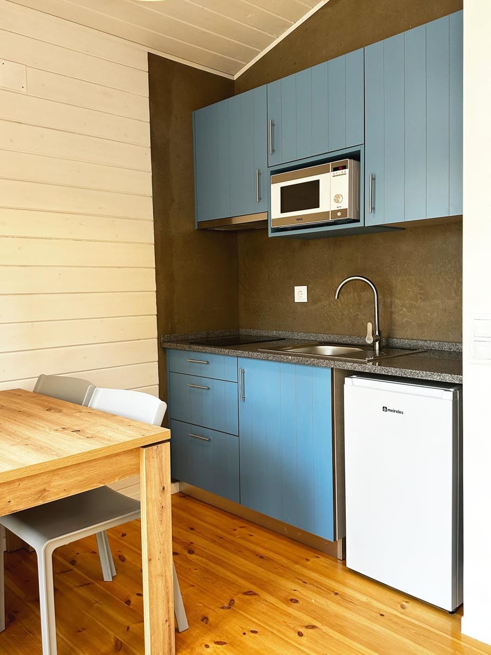 Coffee/tea facilities, Kitchen or kitchenette, microwave