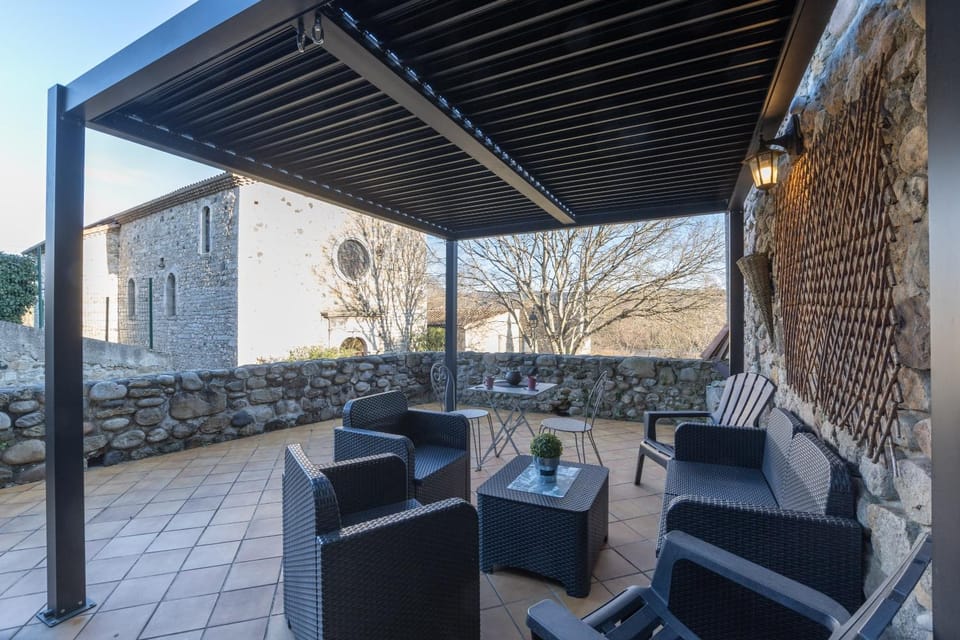 Property building, Balcony/Terrace, Living room