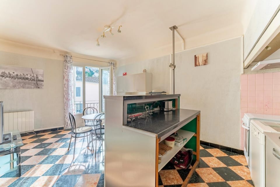 Kitchen or kitchenette, Living room