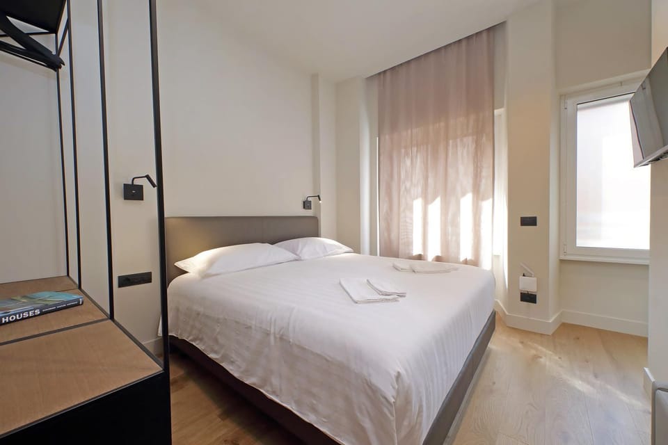 Photo of the whole room, Bedroom, air conditioner