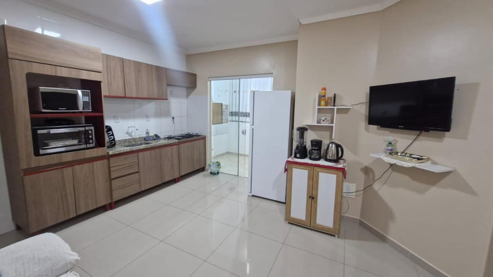 TV and multimedia, Coffee/tea facilities, Kitchen or kitchenette, oven, stove, toaster