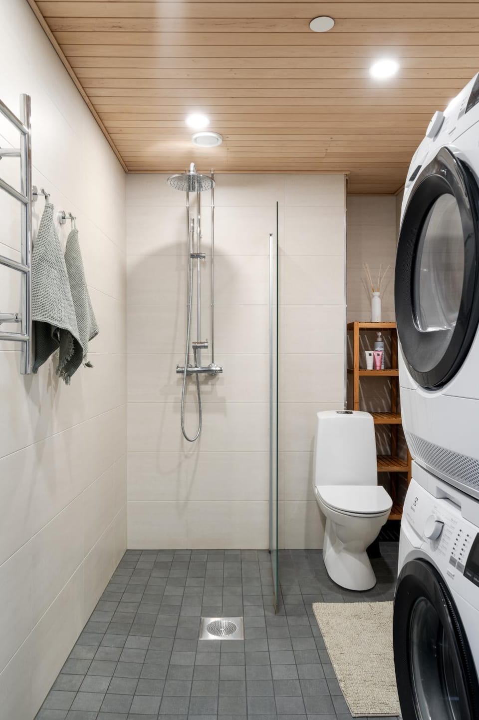 Bathroom, laundry