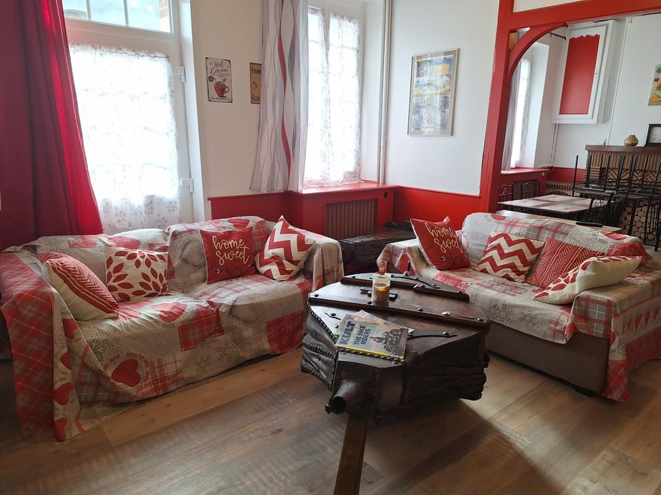 Communal lounge/ TV room