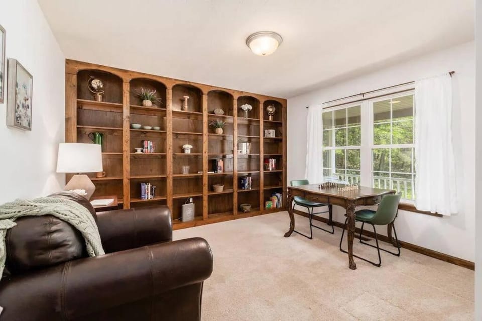 Library, Seating area