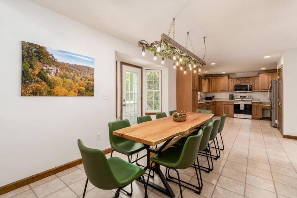 Dining area, pet friendly