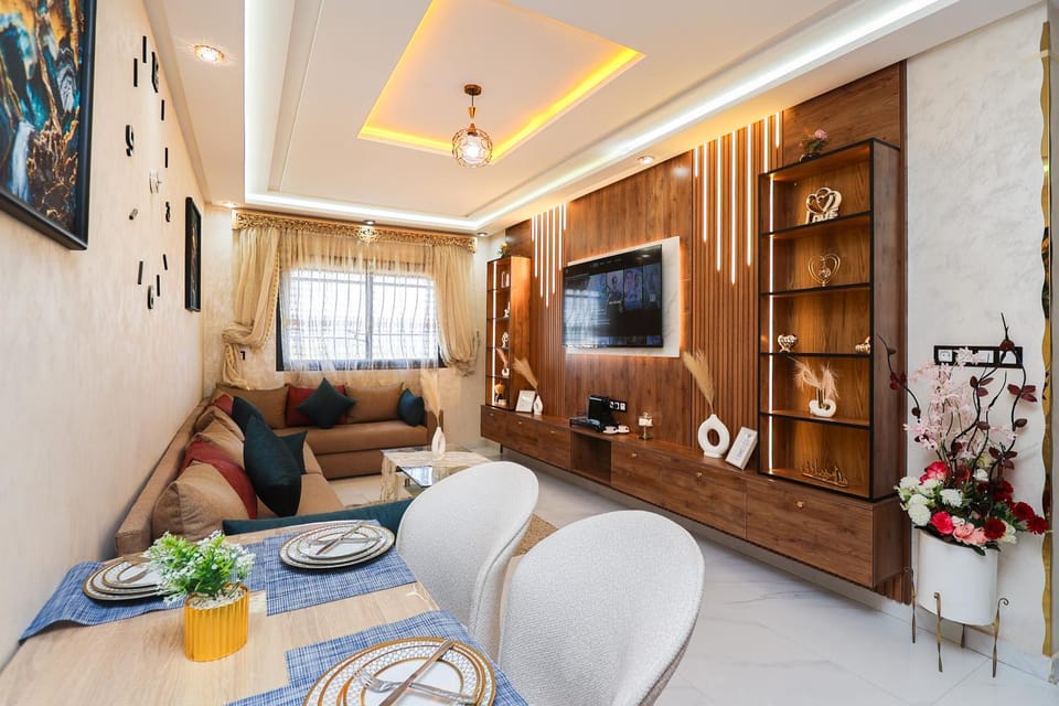 Communal lounge/ TV room, TV and multimedia, Living room, Seating area, Dining area, Evening entertainment
