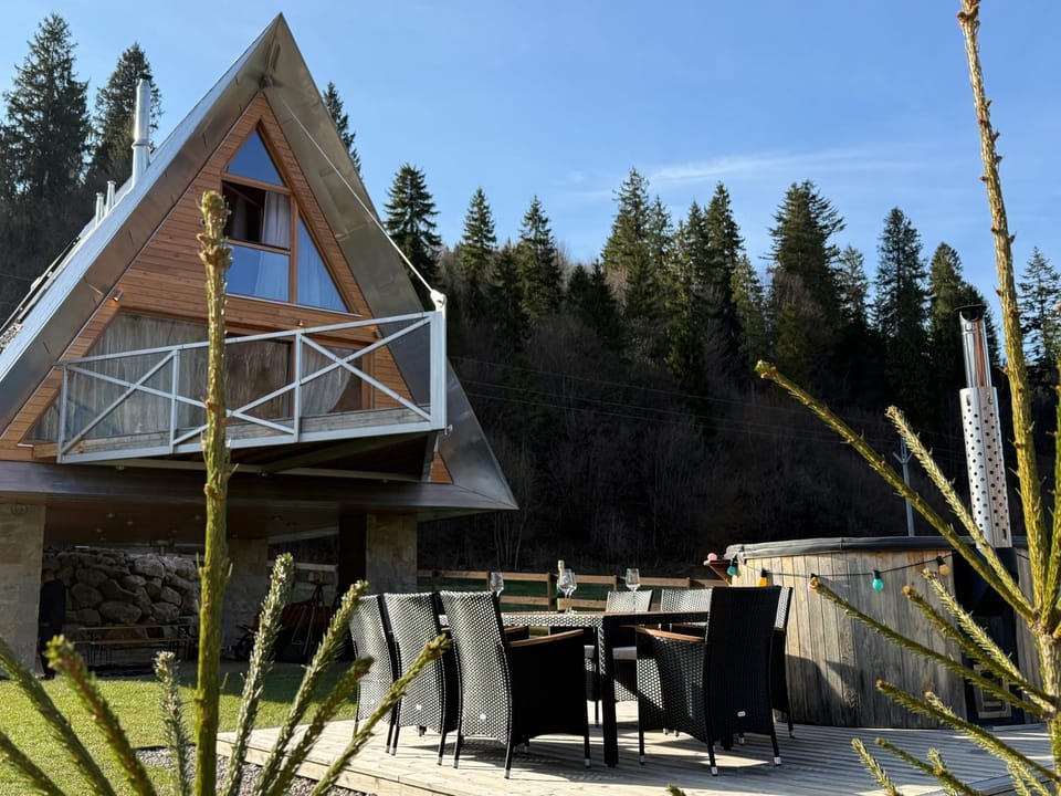 Property building, Natural landscape, Garden
