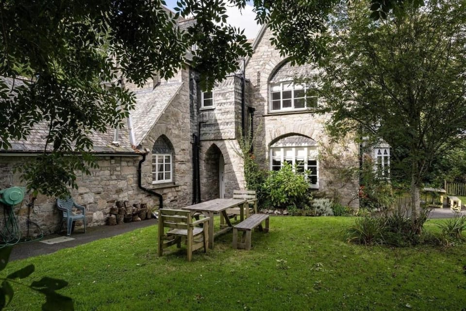 Large Grade II Listed House & Garden nr Beaches House in Saint Columb Major
