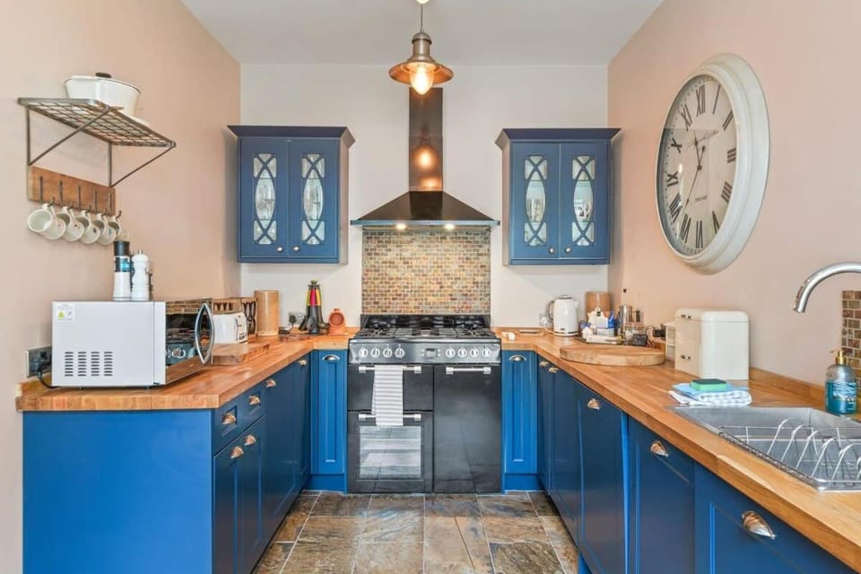 Cosy Home on the Waterfront Private Parking House in Looe