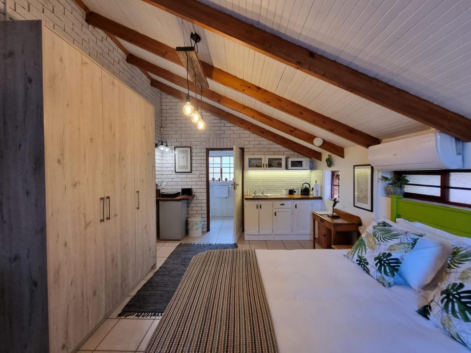 Kitchen or kitchenette, Photo of the whole room, wardrobe