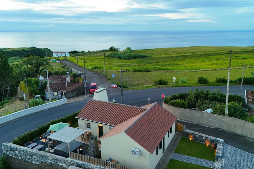 Property building, Natural landscape, Bird's eye view, Sea view, Street view