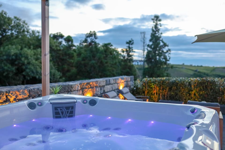 Natural landscape, Hot Tub, Mountain view