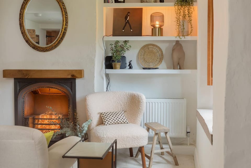 Beautiful Cottage nr Mendip Hills Private Parking House in Mendip District