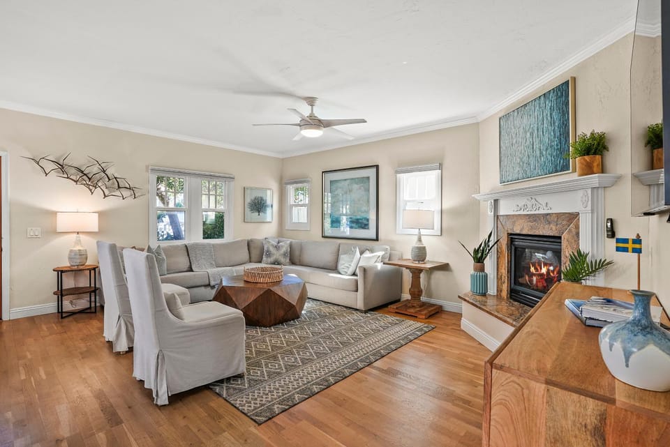Lovely home with backyard oasis & great WiFi - walk to La Jolla Village, dogs OK House in La Jolla
