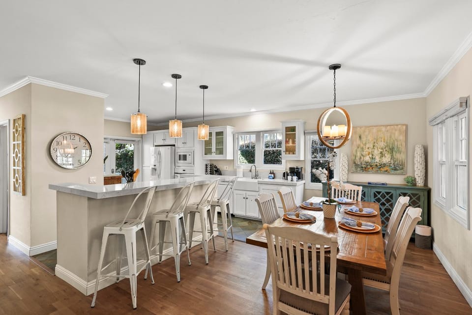 Lovely home with backyard oasis & great WiFi - walk to La Jolla Village, dogs OK House in La Jolla
