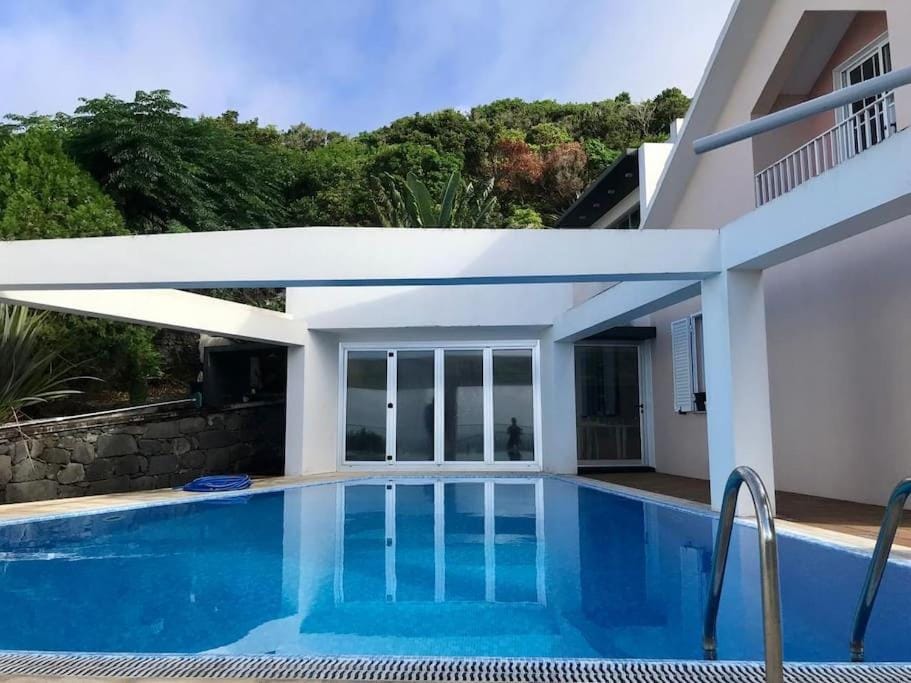 Sun Studio Vista Panorâmica e Piscina Varadouro Apartment in Azores District