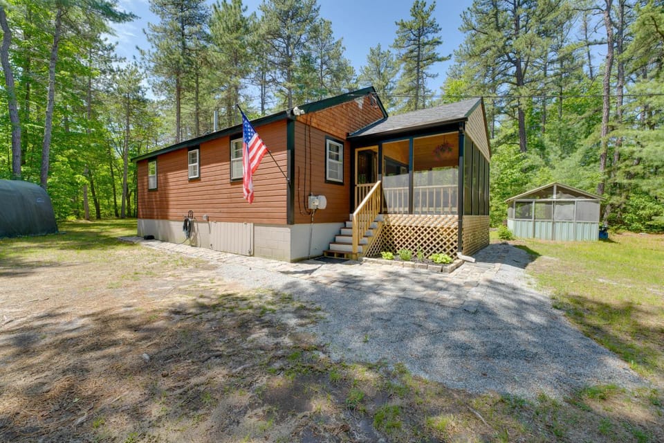 'Knotty Kabin' Rustic Waterboro Cabin By Lake Cabin in Shapleigh