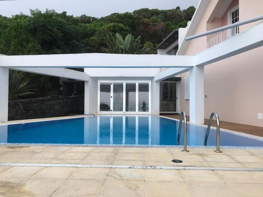 Ocean T1 Vista Mar e Piscina em Varadouro Faial Apartment in Azores District