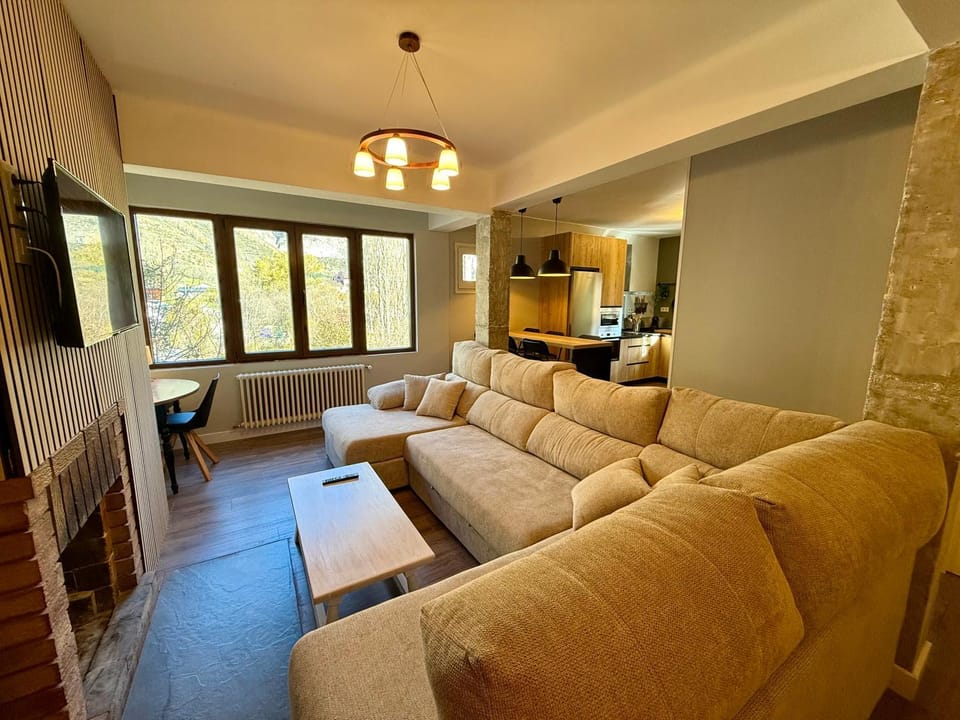 TV and multimedia, Living room, Seating area