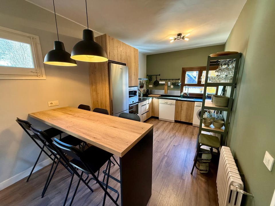 Kitchen or kitchenette, Dining area, dishwasher, oven, stove, toaster