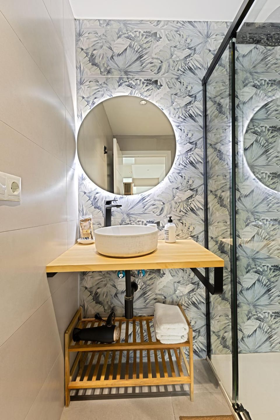 Shower, Bathroom, towels