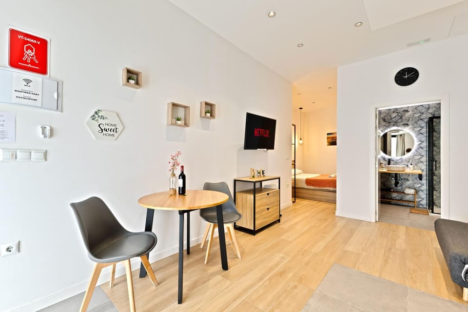 TV and multimedia, Dining area