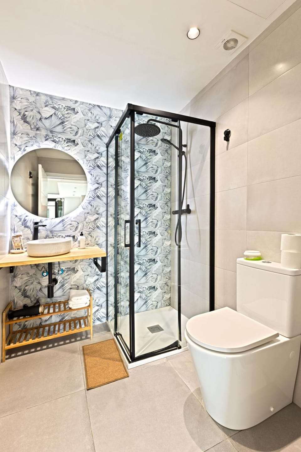 Shower, Toilet
