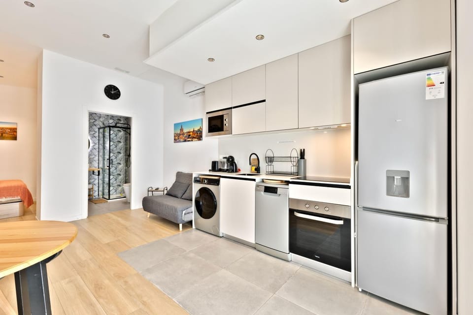 Coffee/tea facilities, Kitchen or kitchenette, dishwasher, microwave, oven, toaster, kitchen