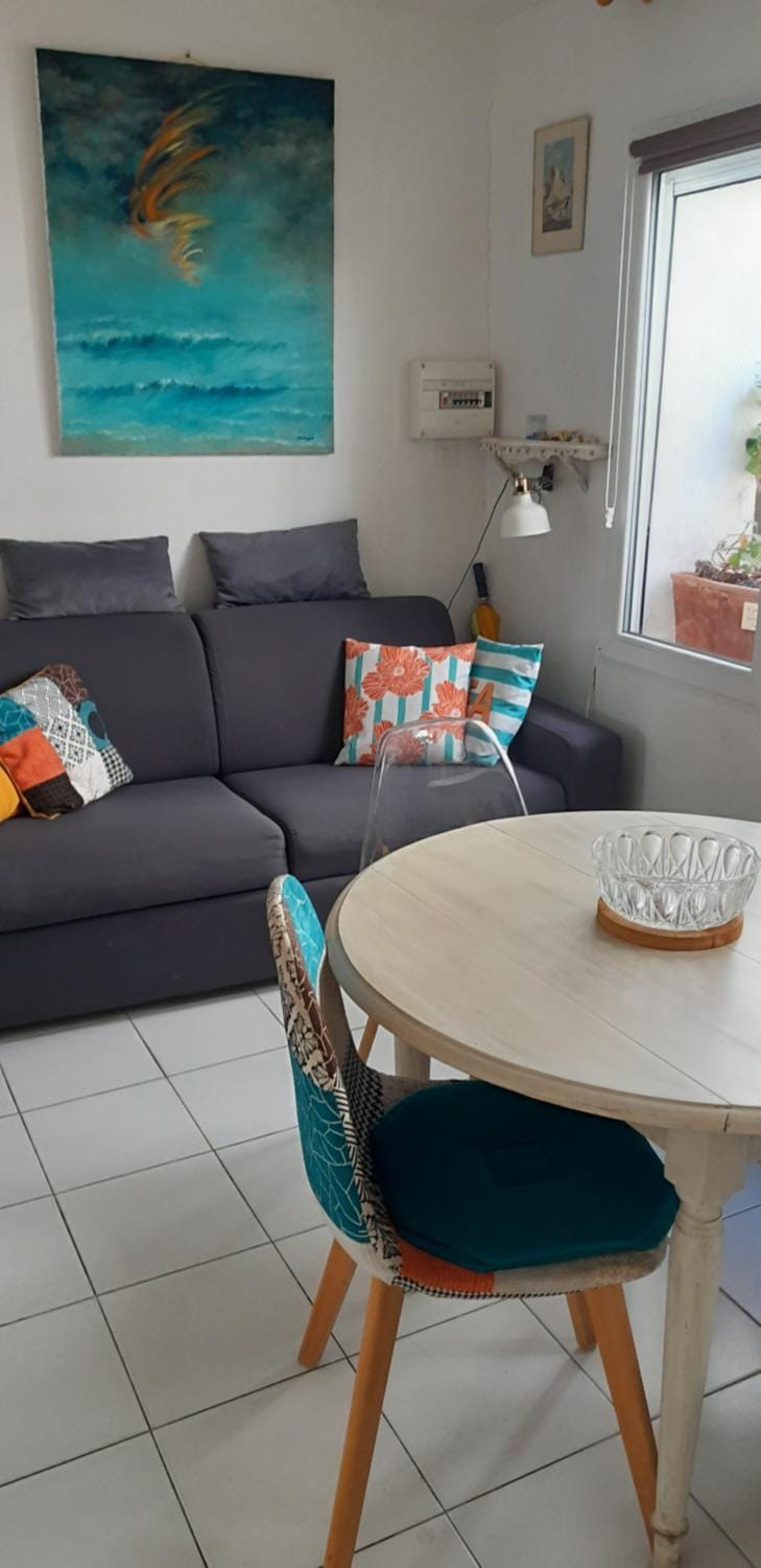 Joli petit appartement centre de Mèze et plage Apartment in Mèze