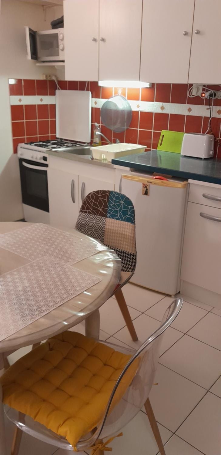 Joli petit appartement centre de Mèze et plage Apartment in Mèze