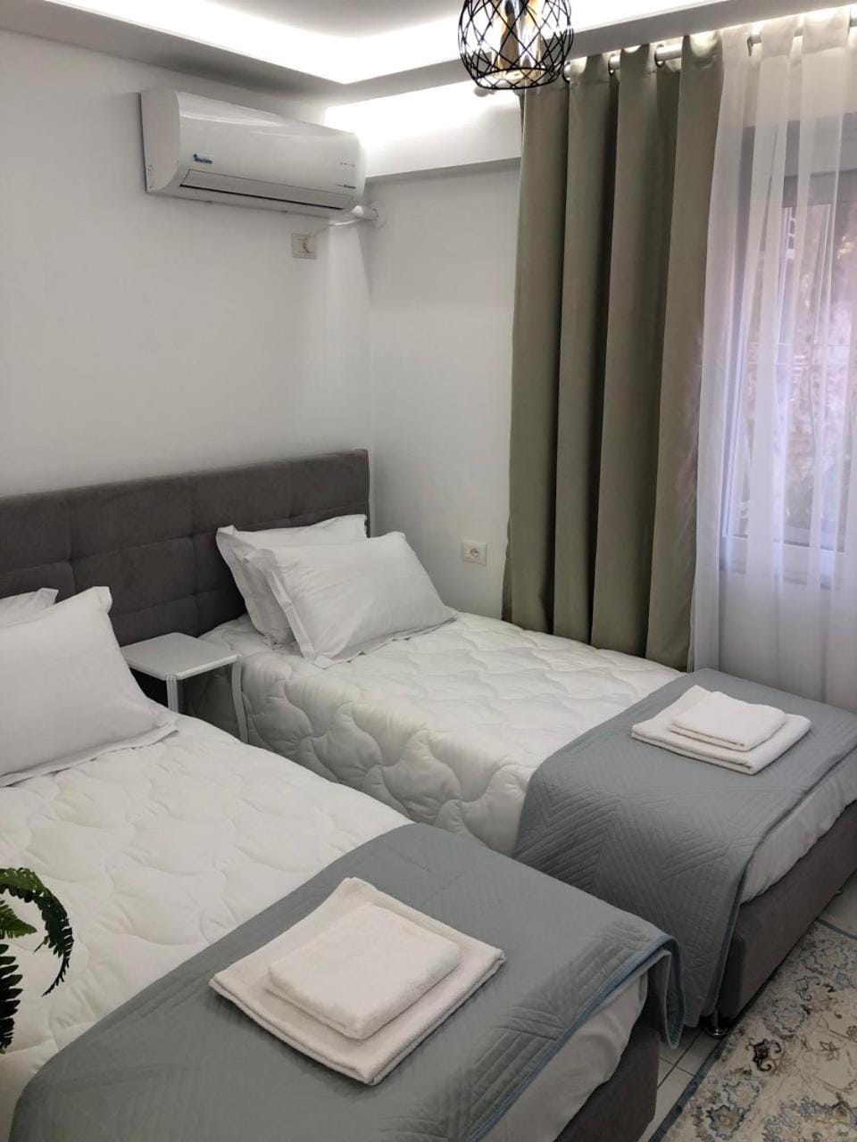 Bedroom, air conditioner
