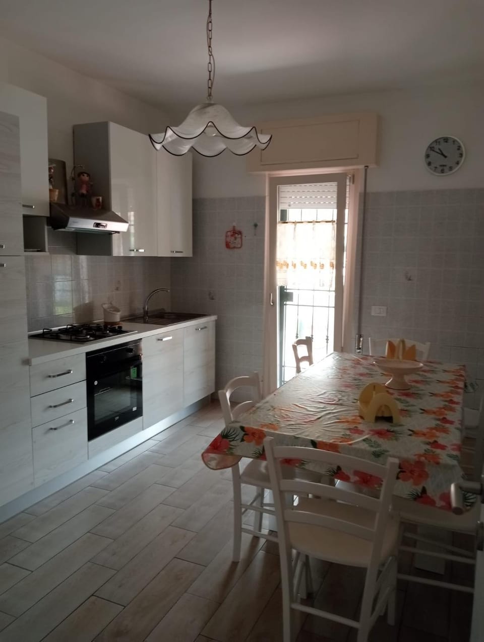 Kitchen or kitchenette, Dining area, stove