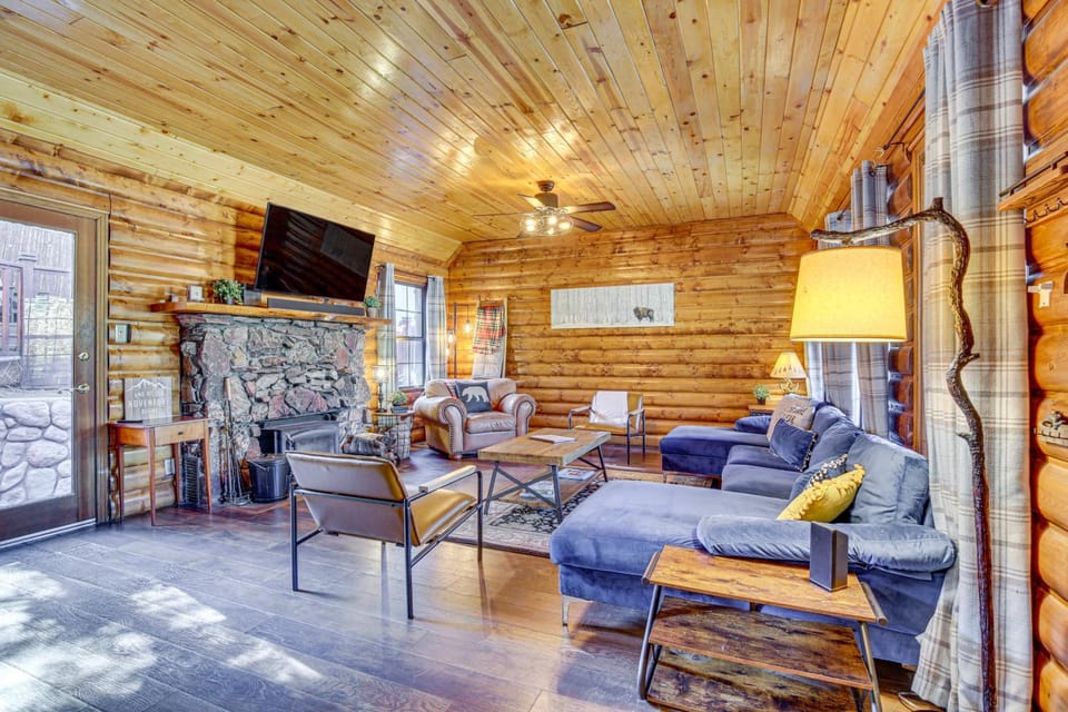 Hot Tub, Grill and Fire Pit Cabin in Big Bear Lake Cabin in Big Bear