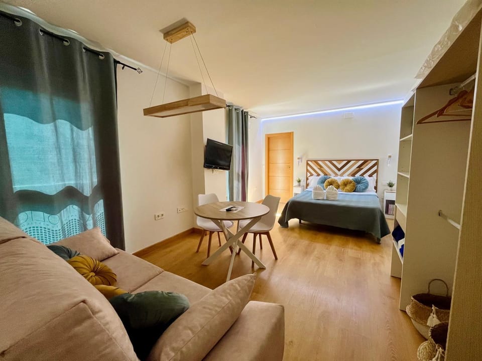 Bed, Living room, Photo of the whole room, Seating area, Dining area, Bedroom