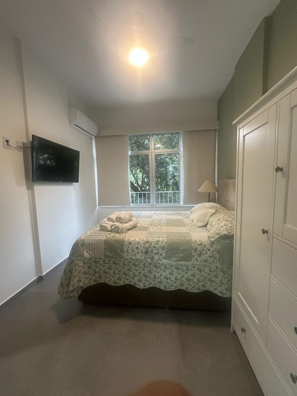 Bed, TV and multimedia, Photo of the whole room, Bedroom, wardrobe