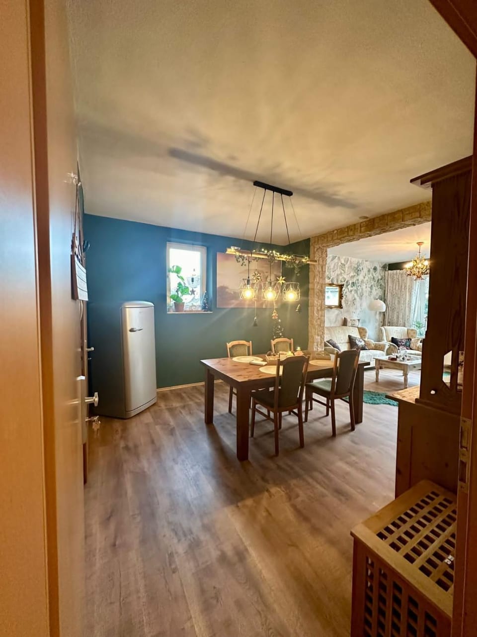 Seating area, Dining area