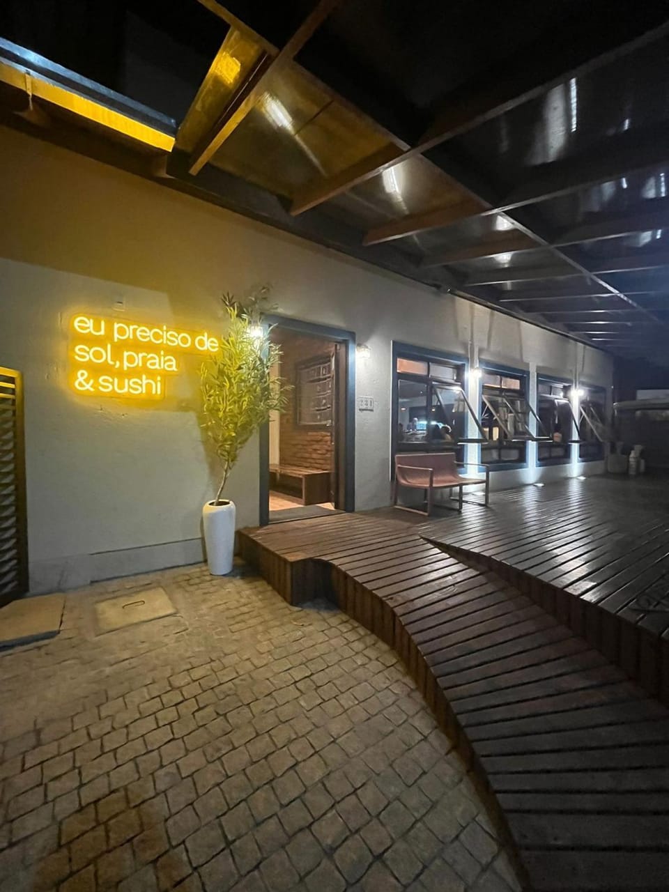 Facade/entrance