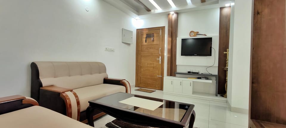 Communal lounge/ TV room, TV and multimedia, Living room, Seating area, Evening entertainment