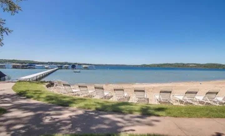 New, condo stunning Lake View House in Michigan
